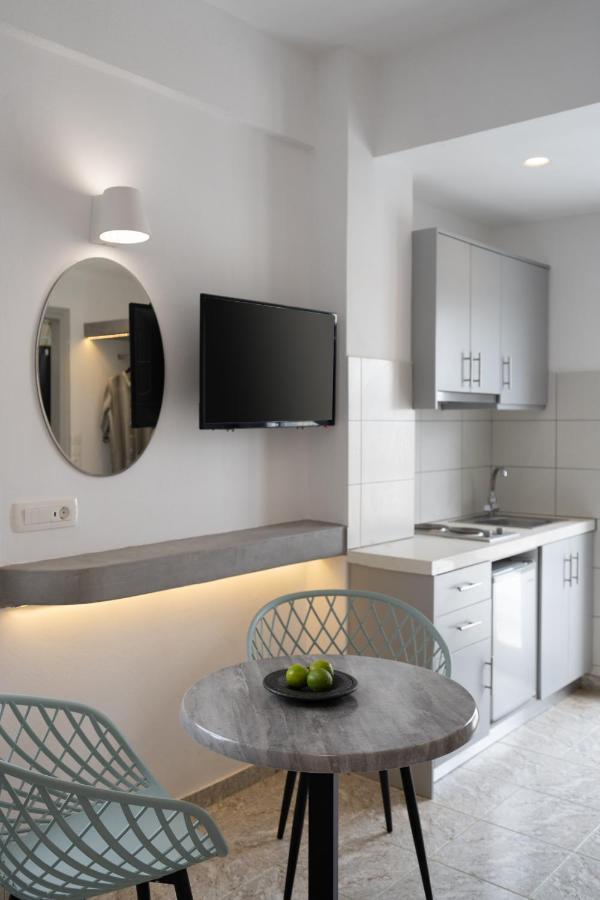 White Lily Suites & Lofts - Adults Only 16 Plus Perivolos  Ngoại thất bức ảnh