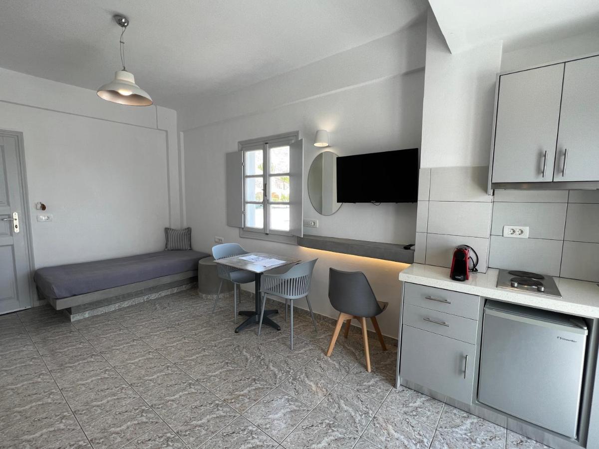 White Lily Suites & Lofts - Adults Only 16 Plus Perivolos  Ngoại thất bức ảnh