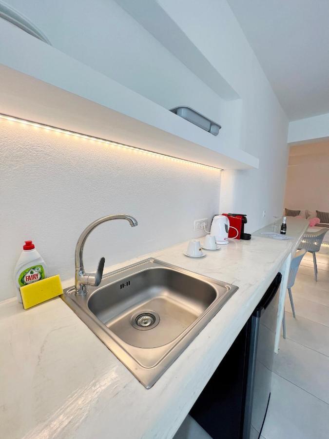 White Lily Suites & Lofts - Adults Only 16 Plus Perivolos  Ngoại thất bức ảnh