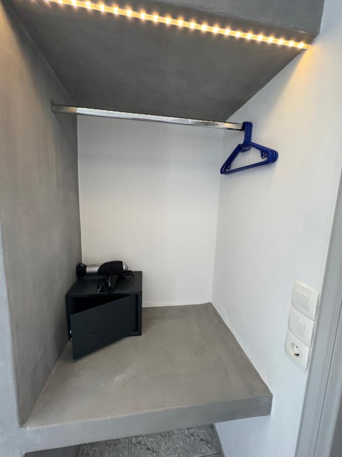 White Lily Suites & Lofts - Adults Only 16 Plus Perivolos  Ngoại thất bức ảnh