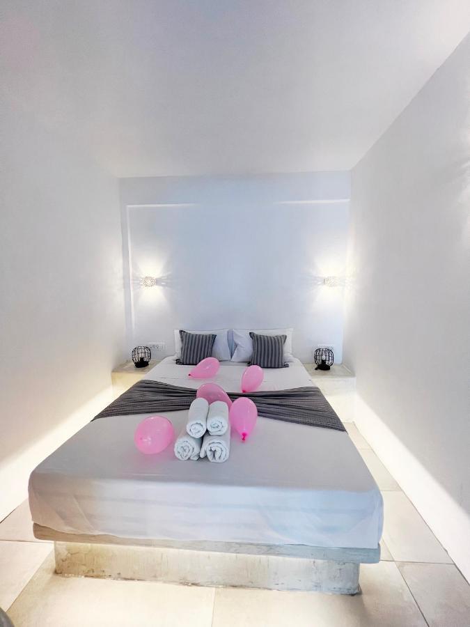 White Lily Suites & Lofts - Adults Only 16 Plus Perivolos  Ngoại thất bức ảnh