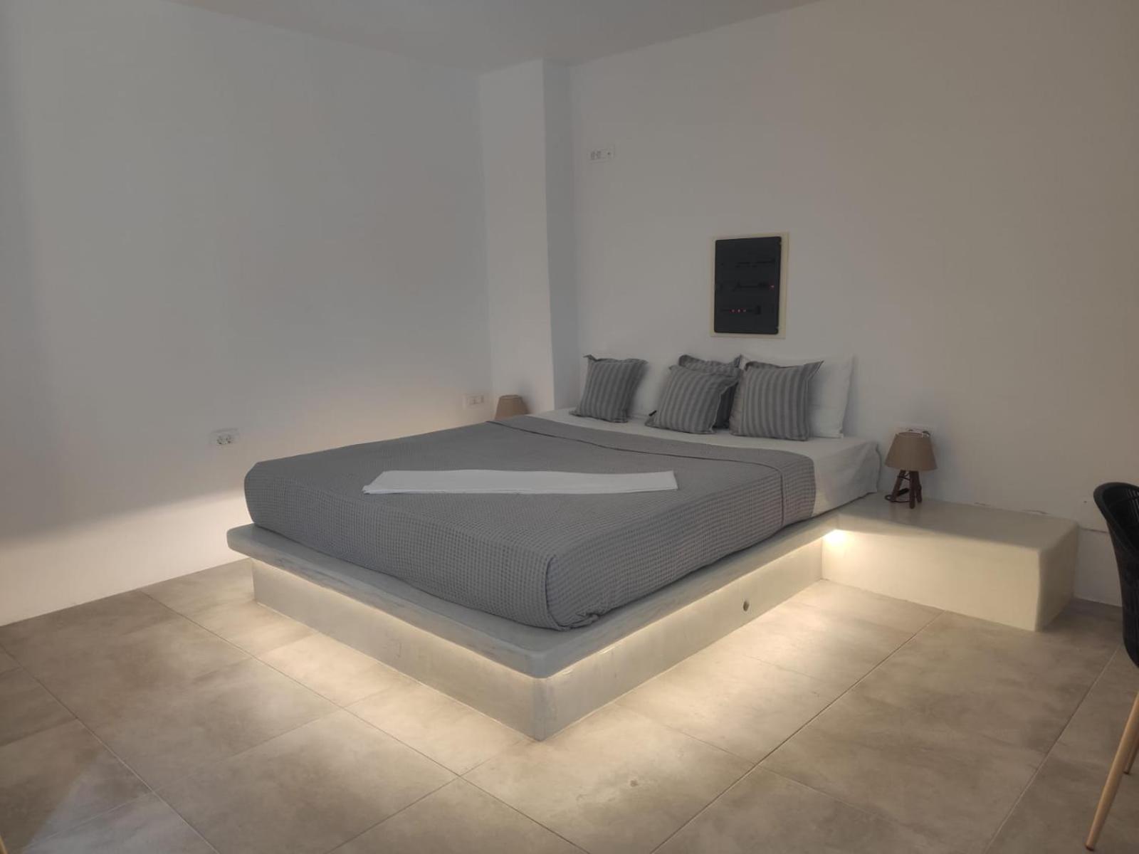 White Lily Suites & Lofts - Adults Only 16 Plus Perivolos  Ngoại thất bức ảnh